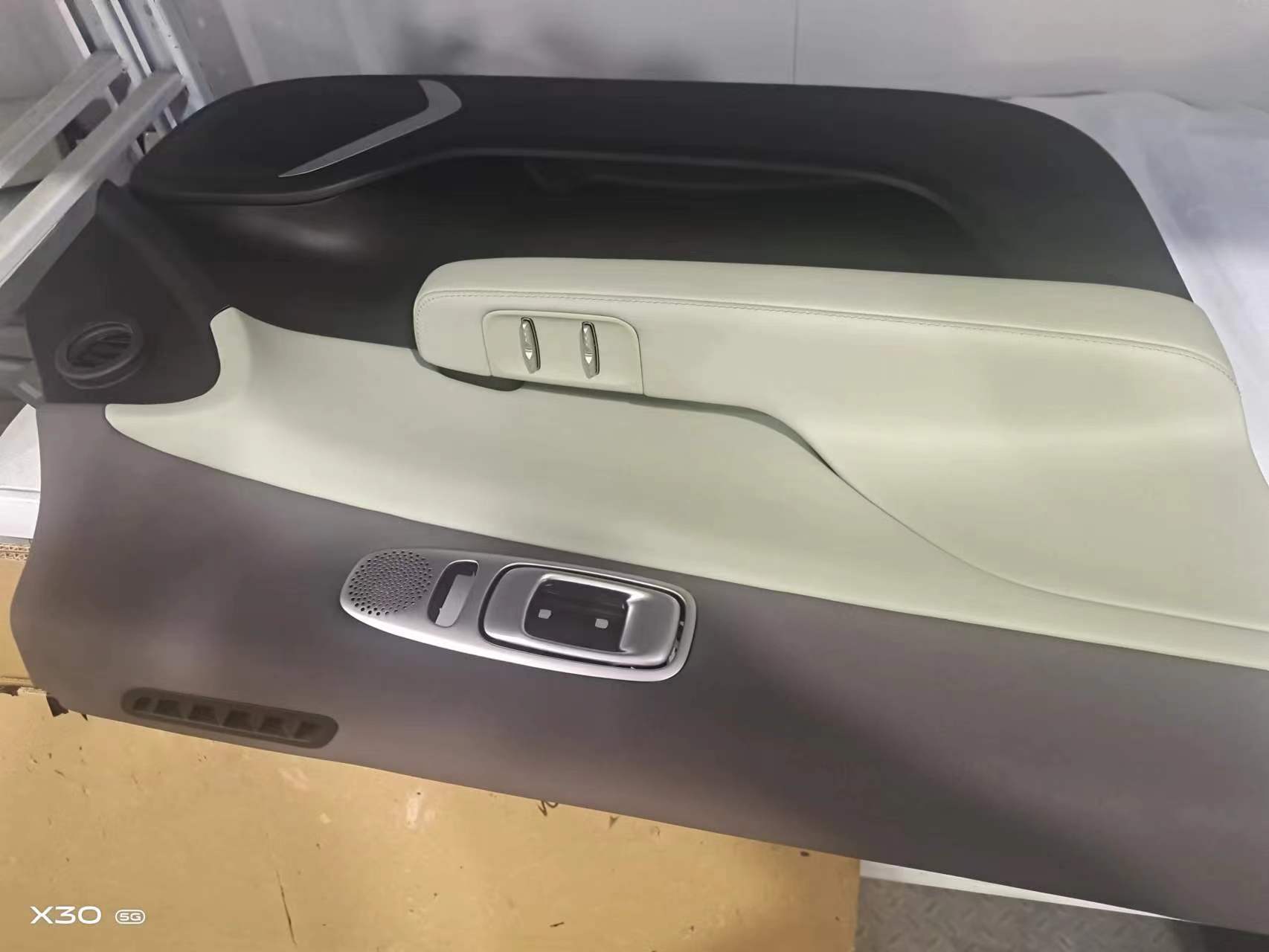 CNC machining a 1:1 scale precision aluminum alloy engine.